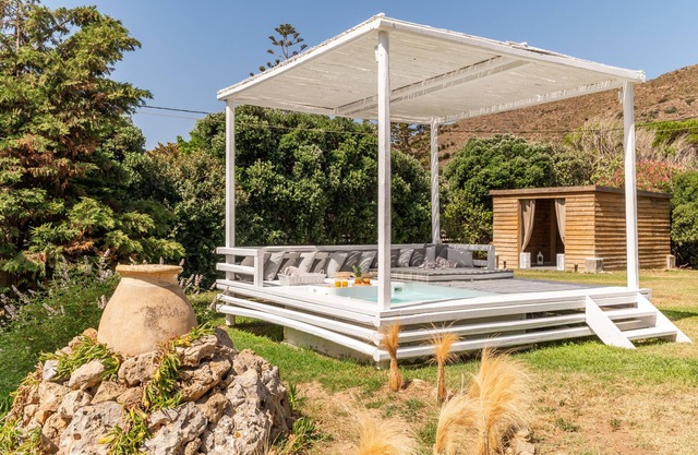 Appartement dans un hôtel "Ow Andros Luxury Suites 4" avec vue sur montagne, terrasse et Wi-Fi