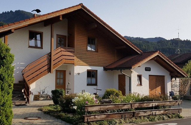 Appartement dans un endroit calme et fantastique dans la maison individuelle de 2 familles