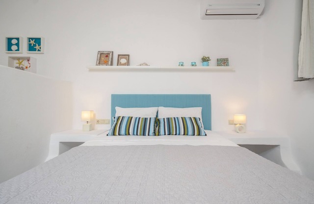 Appartement à Ag. Anna zone, entièrement équipée, semi-sous-sol et environnement très calme.