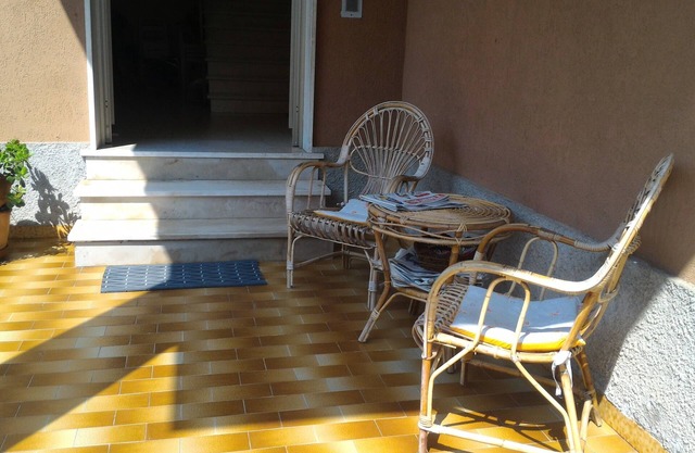 Appartement à Belmonte Marina, lumineux, avec parking et jardin.