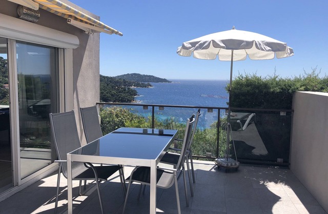 T2 climatisé superbe vue mer, dans villa indépendante calme & plages à pied