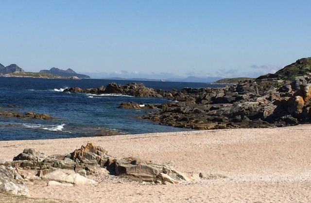 Étage Baiona plage et en face du Parador de Baiona