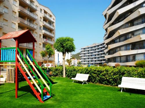 Apartment in Estartit near Sandy Beaches