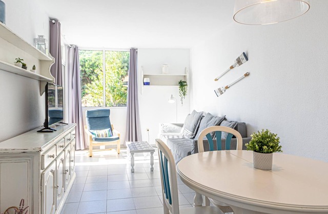 Appartement en face plage à 40min BCN en train