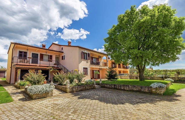 Appartement, maison privée, avec terrain de foot
