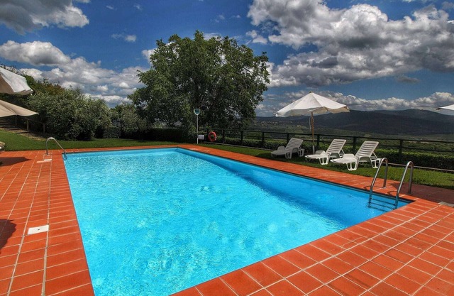 Vieille maison de vacances à Pergine Valdarno avec piscine