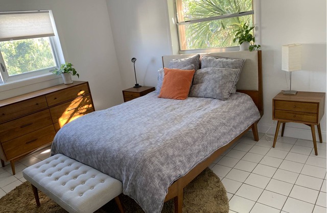 Apartment in Key Biscayne. 5 minutes walk to the beach!