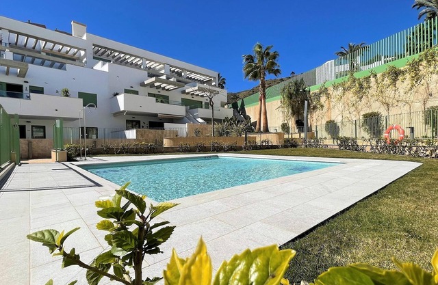 Appartement avec terrasse et piscine sur la plage