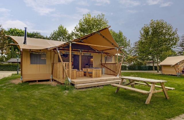 Tent Lodge With Sanitary Facilities
