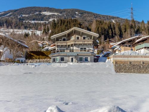 Apartment in Neukirchen near Ski Lift