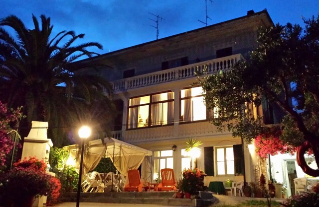 Appartement dans villa d'époque avec jardin, piscine et parking