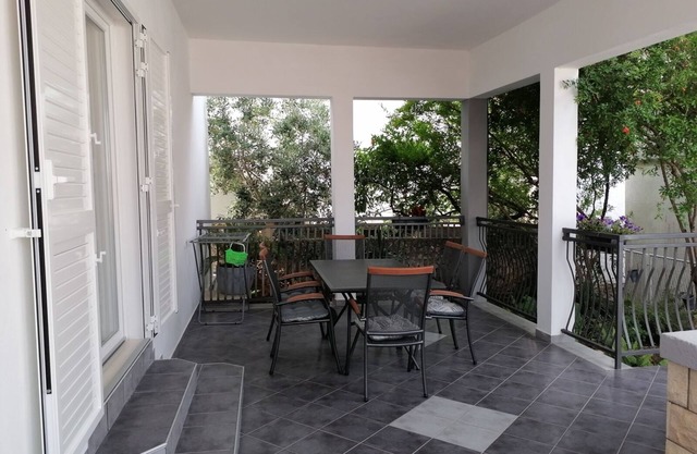 Appartement dans Ražanj avec terrasse, Climatisation, WIFI, Machine à laver (3567-1)