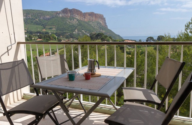 Appartement dans résidence, vue mer et Cap Canaille