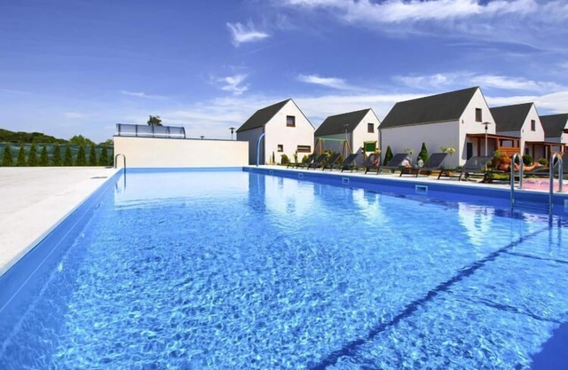 Maisons de luxe avec piscines pour 6 personnes non loin de la plage de Rogowo