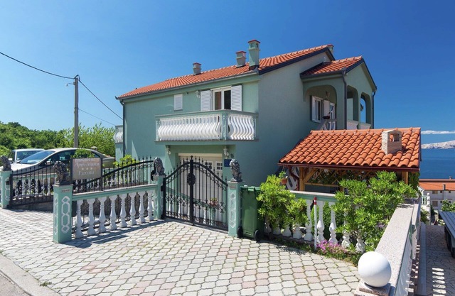 Appartement à Senj près de la mer et piscine