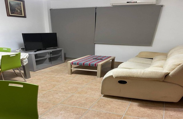 Appartement confortable avec balcon commun