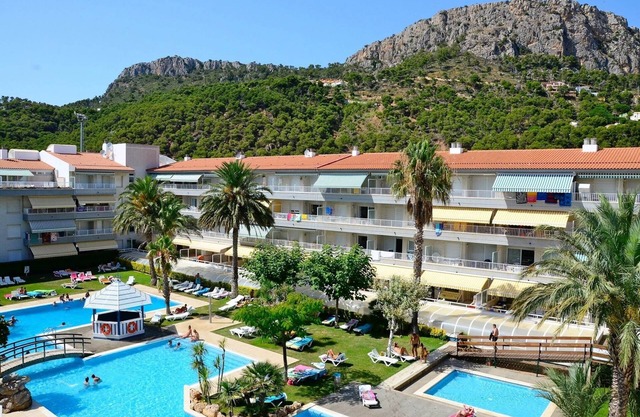 Apartamento en Estartit con vistas a la piscina