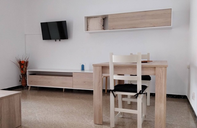 Appartement avec balcon dans le centre de la ville et la plage de la Costa Brava et Barcelone