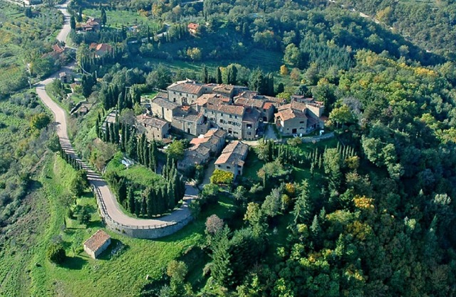 Appartement dans le château, avec restaurant et piscine, rose