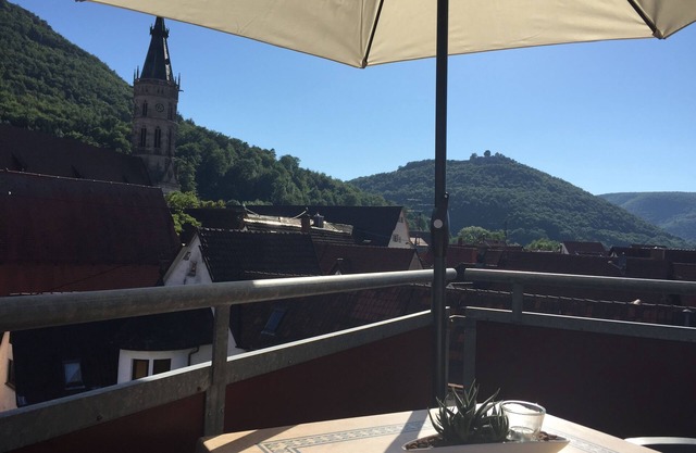 Appartement au coeur de la vieille ville historique, terrasse sur le toit de la cour, superbe vue