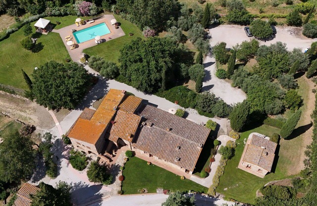 Joli appartement dans une maison de vacances avec WIFI, piscine, climatisation, TV, terrasse