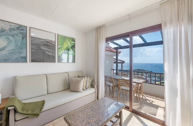 Appartement 'Isla Bonita- A - 29' avec vue sur la mer, piscine partagée et Wi-Fi