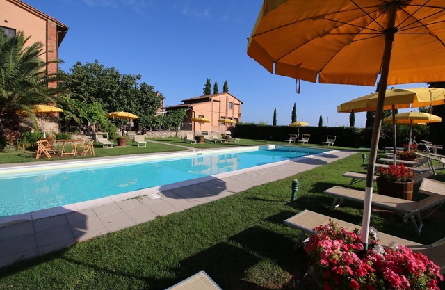 Ferme avec piscine et terrasse
