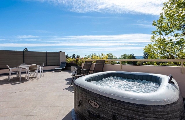 Appartement 'Jacuzzi E Vistalago' avec Vue sur le Lac, Wi-Fi et Climatisation