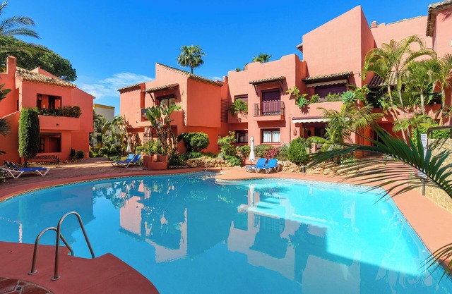 Appartement 'Jardines De Don Carlos' avec piscine partagée, Wi-Fi et climatisation