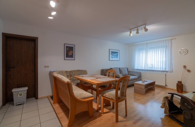 Appartement 'Juttis Bude' avec terrasse privée, jardin partagé et Wi-Fi