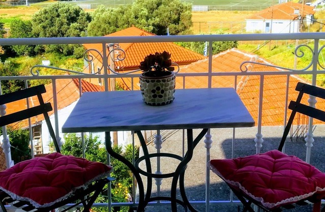 Appartement "Kantouni maisonette view" avec vue sur la mer, terrasse & Wi-Fi