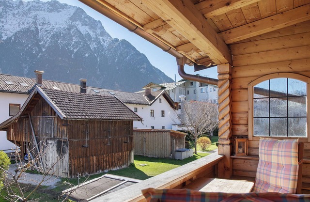 Appartement "Karwendelblick" avec vue sur les montagnes, balcon et Wi-Fi