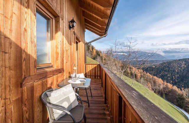 Appartement "Kehrerhof - Alpina" avec vue sur les montagnes, balcon et Wi-Fi.