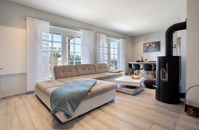 Appartement 'Komfortables Ferienhaus Hafen' avec terrasse privée, jardin privé et Wi-Fi