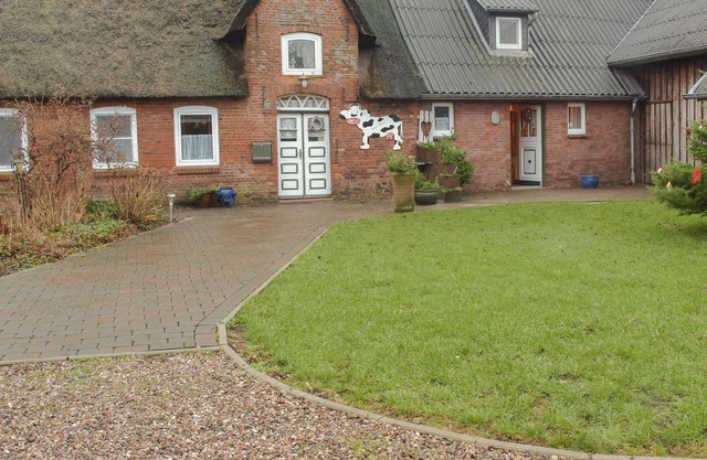 A paradise for children: under the thatched roof of the quiet farmer