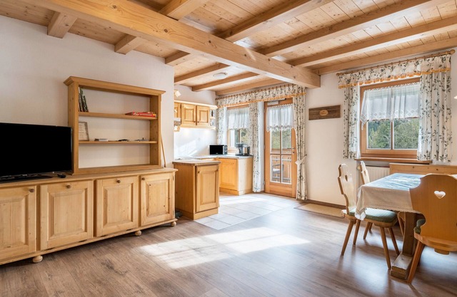 Appartement 'Kranebitterhof Edelweiss' avec vue sur les montagnes, jardin partagé et Wi-Fi