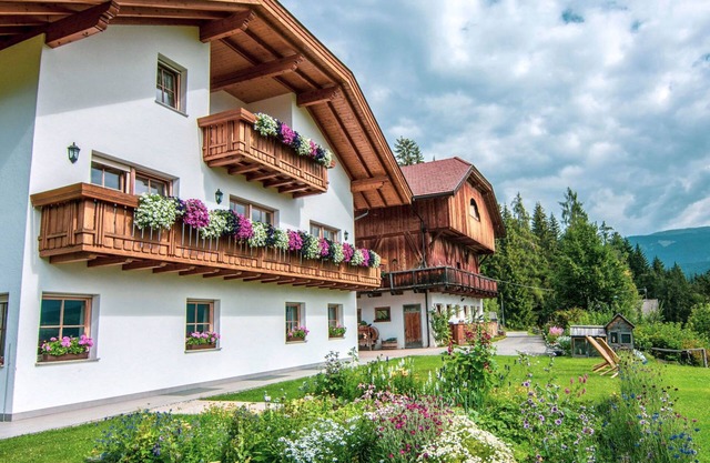 Appartement 'Kranebitterhof Alpenrose' avec vue sur les montagnes, jardin partagé et Wi-Fi
