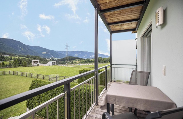 Appartement "Kronsun - Harmonie" avec vue sur les montagnes, Wi-Fi, balcon et jardin
