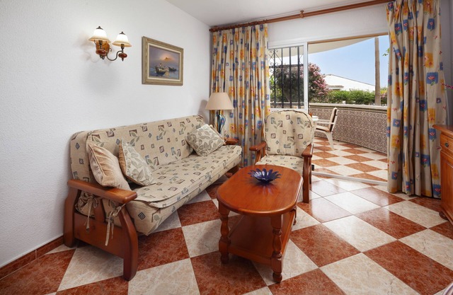 Appartement 'Los Rubios Playa' avec terrasse privée, jardin partagé et Wi-Fi