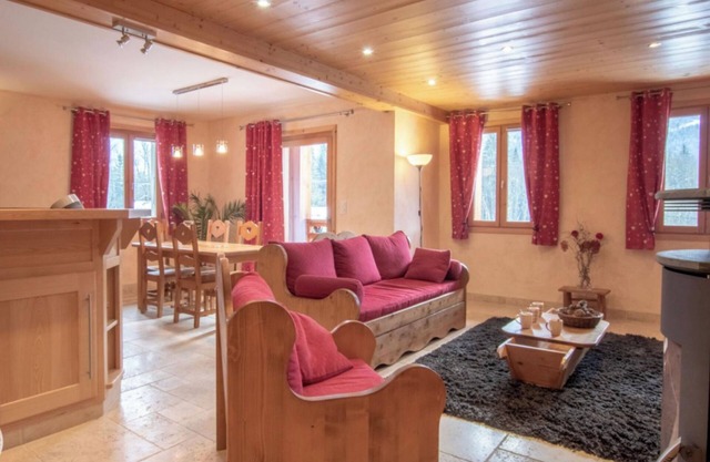 Appartement 'La Grange - 4 Pers' avec vue sur les montagnes, jardin privé et Wi-Fi