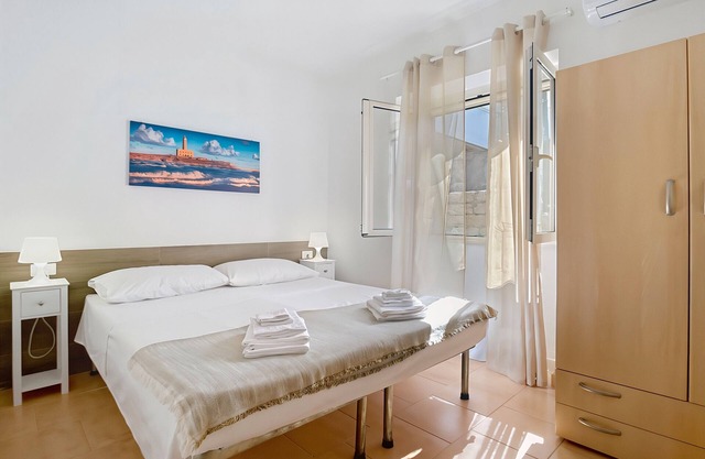 Apartment 'La Mignola - Quadri 6' with Private Terrace, Wi-Fi and Air Conditioning