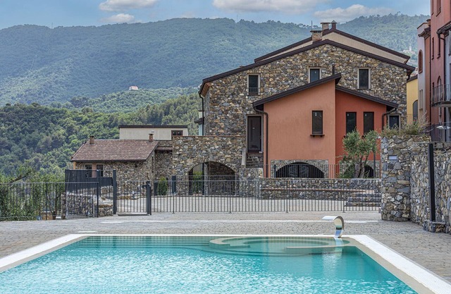 Appartement 'La Renée' avec vue sur la mer, piscine partagée et climatisation