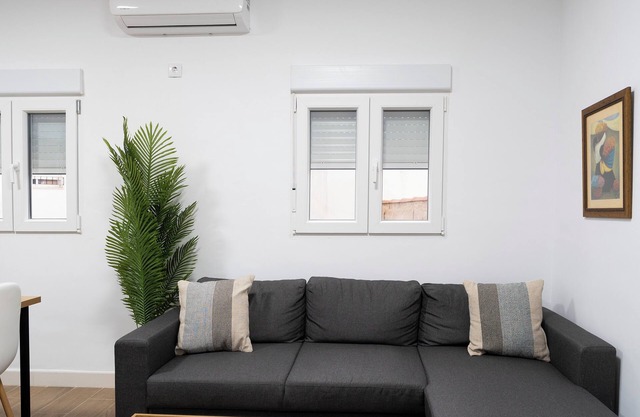 Appartement 'La Victoria A 2 Hab' avec terrasse privée, Wi-Fi et climatisation