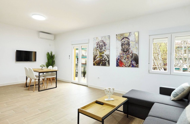 Appartement 'La Victoria D' avec balcon, Wi-Fi et climatisation