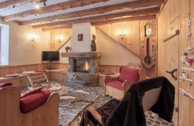 Appartement 'Le Pele - 7 Pers' avec vue sur les montagnes, jardin privé et Wi-Fi