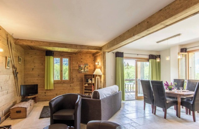 Appartement 'Le Soli - 5 Pers' avec vue sur les montagnes, jardin privé et Wi-Fi