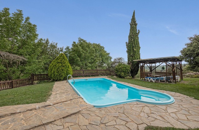 Appartement "Les Cases" avec vue sur les montagnes, piscine privée et Wi-Fi