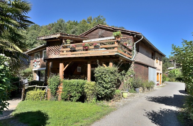 Appartement 'Les Chambres Du Ruisseau' avec vue sur la montagne, terrasse partagée et Wi-Fi