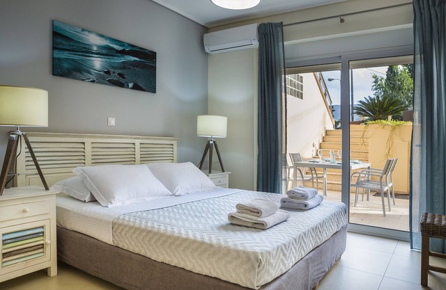 Apartment Lilly, brand new apartment with communal pool, 10 meters from sea