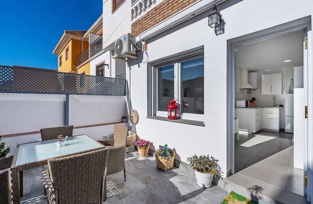 Appartement 'Loft A'ca La Puri En Melegís' avec terrasse privée, Wi-Fi et climatisation.